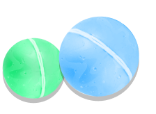 Blassgrüne und blaue WasserBallons gruppiert